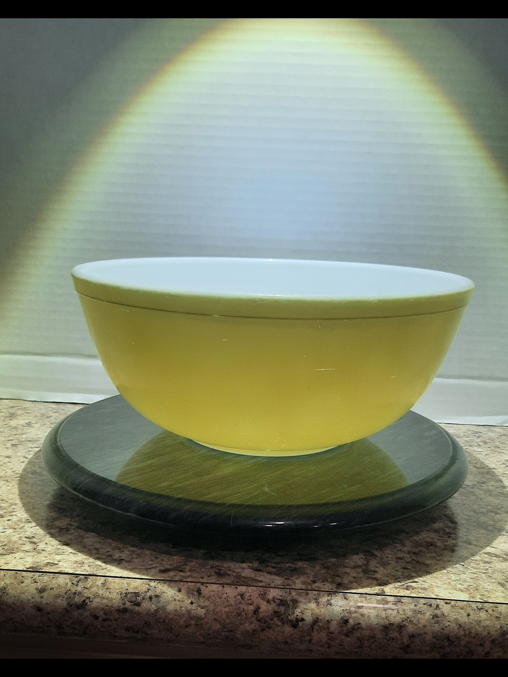 Pyrex Primary Yellow 404 - Picture 2 of 6